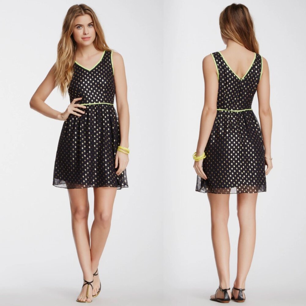 Romeo & Juliet Couture Dress Size Medium
